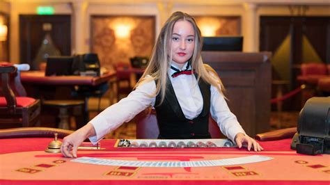  dealer in casino meaning